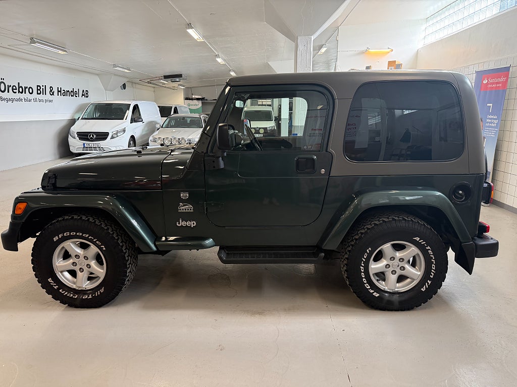Jeep Wrangler 4.0 4WD Sahara Edition