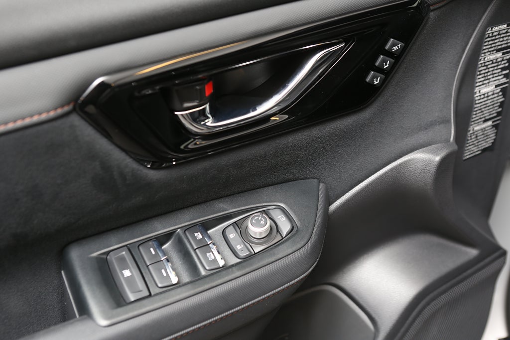 Subaru Forester e-Boxer Limited | Moms 2025