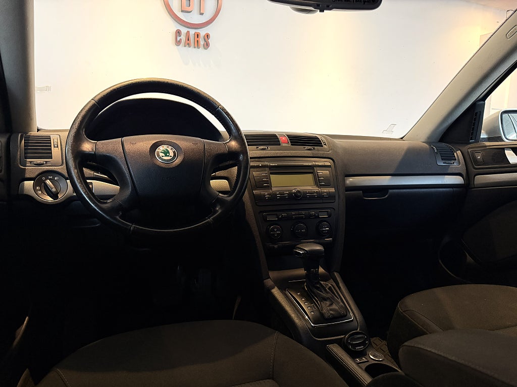 Skoda Octavia Kombi 2.0 FSI 150HK AUTOMAT DRAGKROK NYSERVAD NYBES
