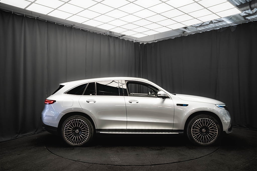 Mercedes-Benz EQC 400 4M AMG PREMIUM PANO BUR 21'' DRAG DISTRONIC+ MOMS