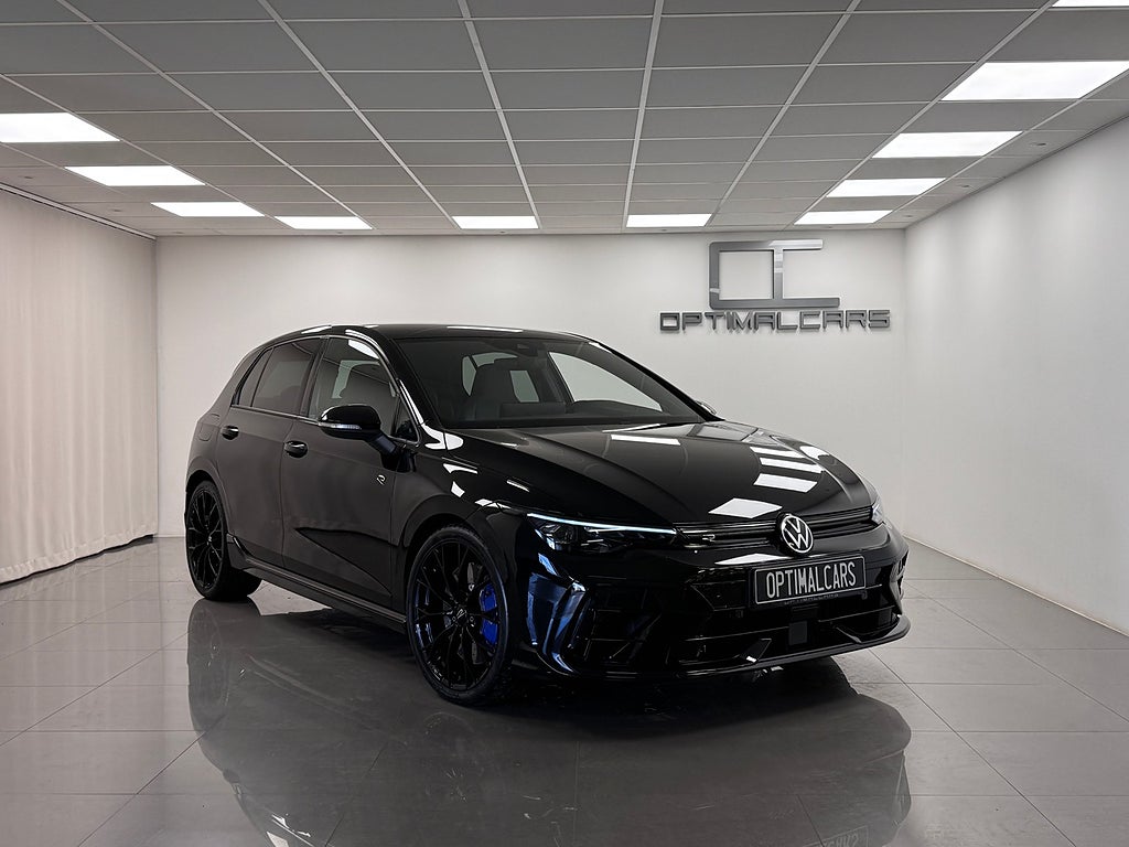 Volkswagen Golf R 333HK Facelift Akrapovic Black EDT. Dynaudio