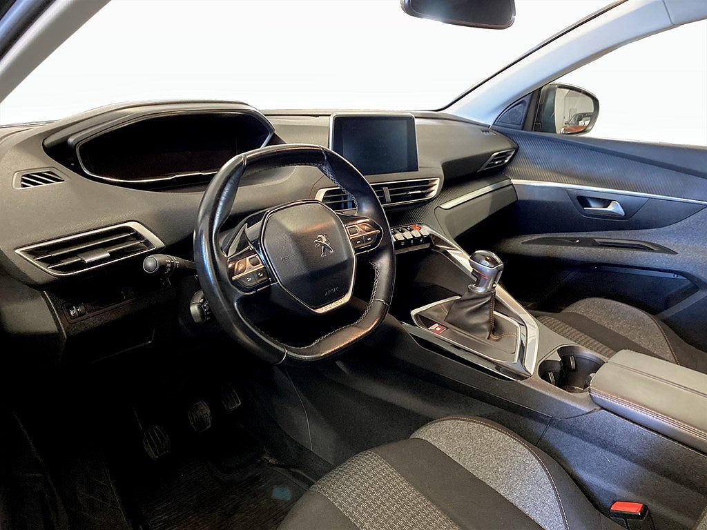 Bild på Peugeot 3008 Active 1.2 130hk - CARPLAY, P-SENSORER