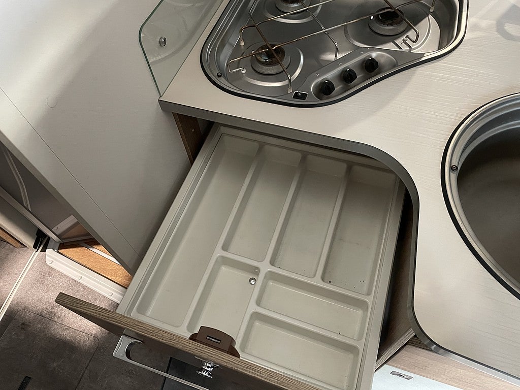 Dethleffs Trend 7057 / B-körkort / Taksäng / Långbädd / Garage / 4495kr/må - Dethleffs