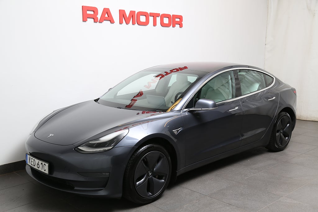 Tesla Model 3 Long Range AWD 440hk Skinn Panorama 