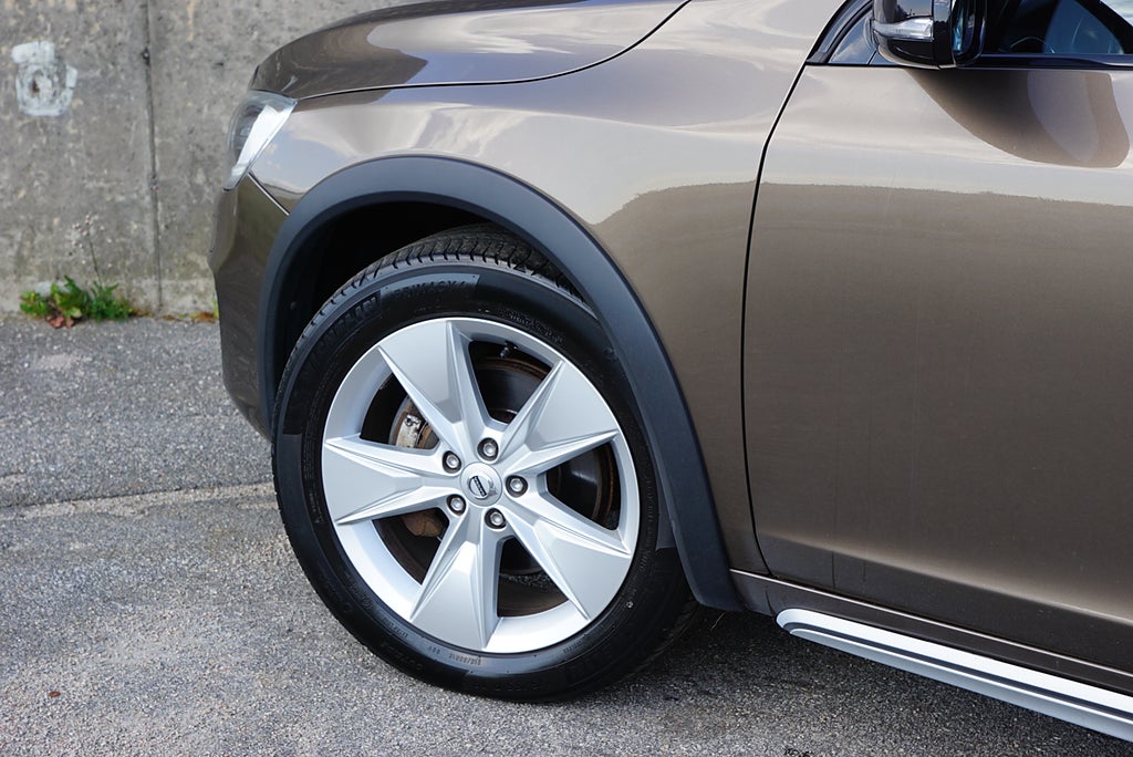 Volvo V60 Cross Country D4 AWD Summum|Drag|BLIS|Värmare|Adaptiv-Fart|S