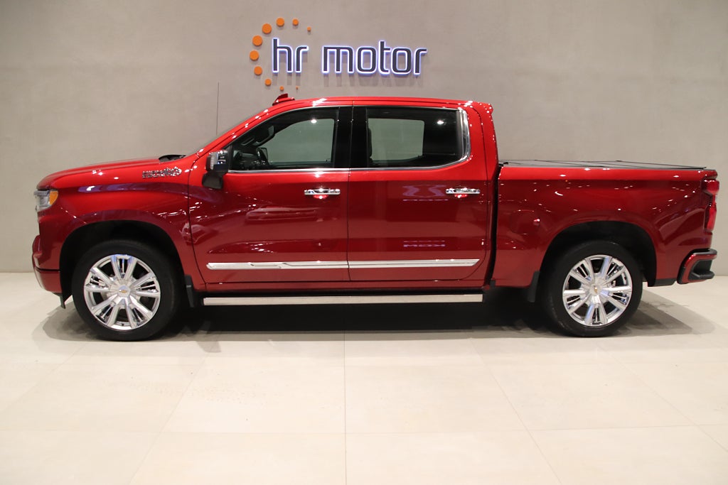 Chevrolet Silverado 1500 Crew Cab 6.2/Flaklock/Extraljus/2 års Garanti