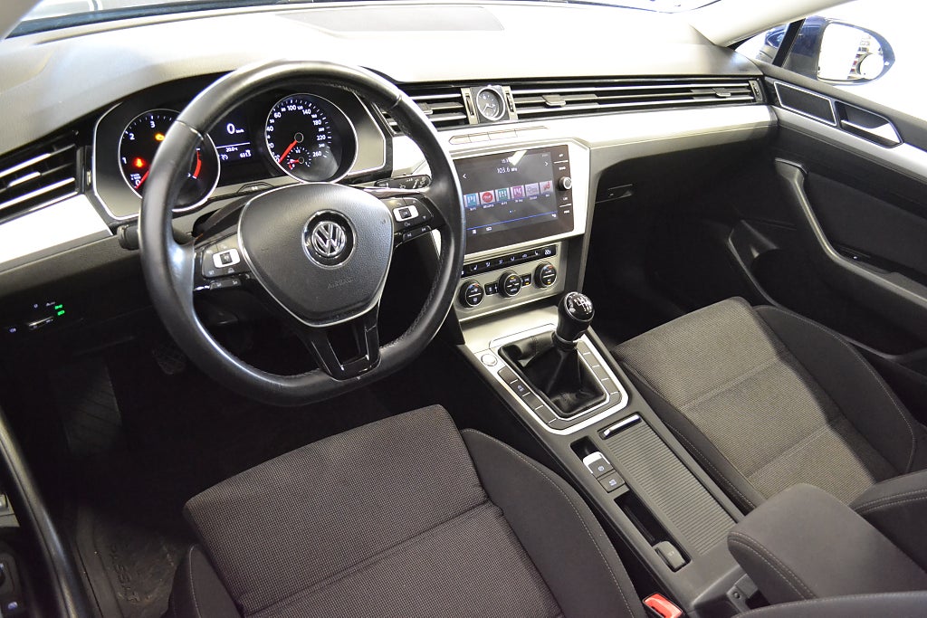 Volkswagen Passat Sportscombi 2.0 TDI 150hk Parkeringsvärmare P-Sensorer 2018