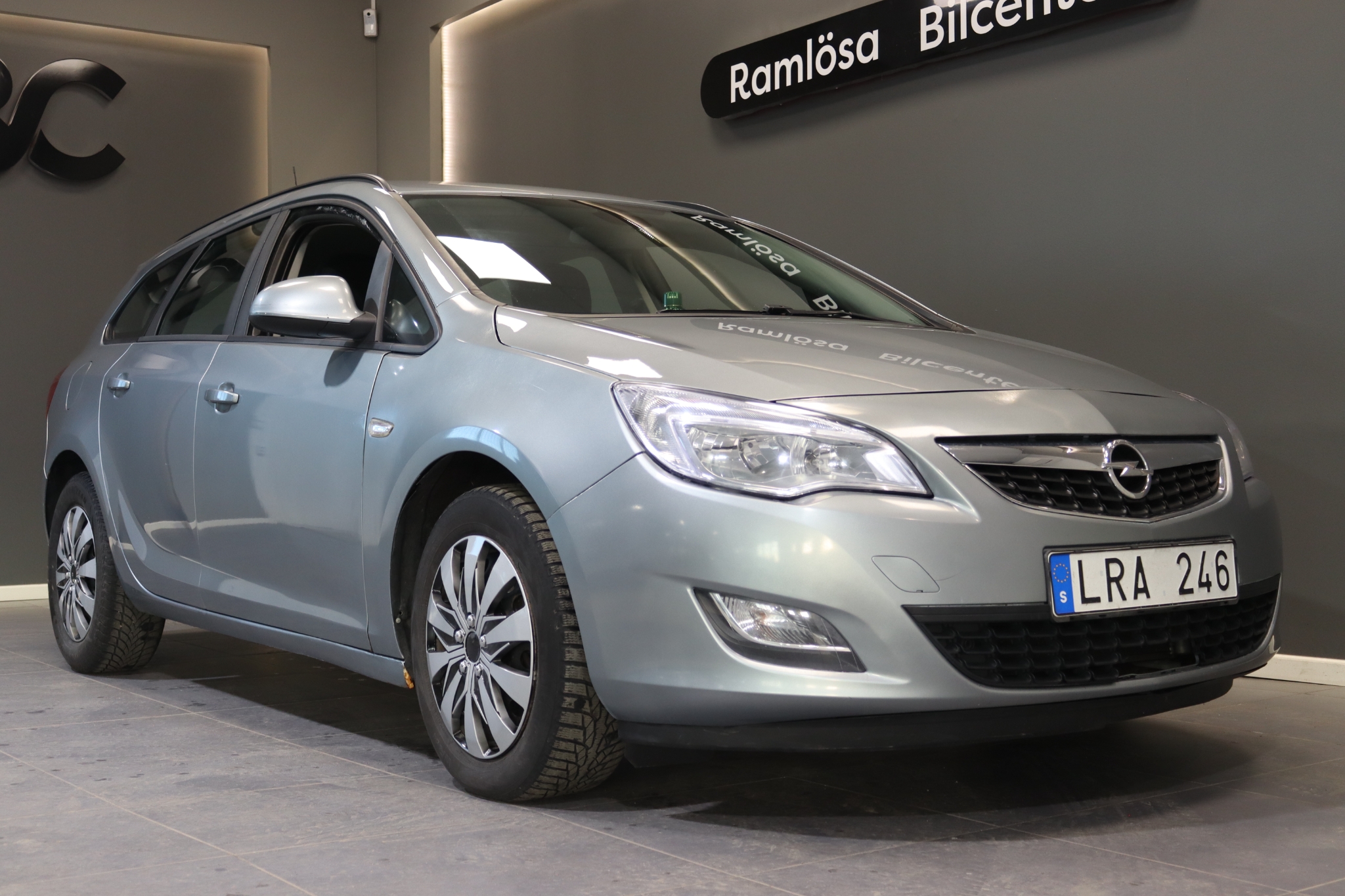 Opel Astra 2011, bild 7/46