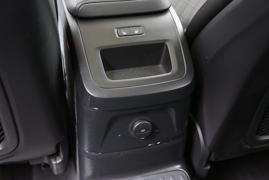 Volvo XC60 Recharge T6 350hk Momentum AWD Panorama Kamera Leasbar 2023