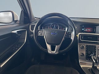 Volvo V60 D4 AWD Momentum Business S&Vhjul/Drag/Dvärm/AdaptivFart – bild 9