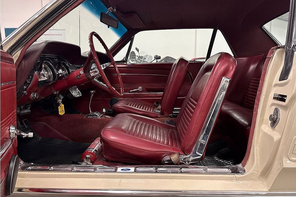 Ford Mustang Hardtop UNIK Ford Mustang Hardtop 4.7 V8, 203hk, renoverad motor