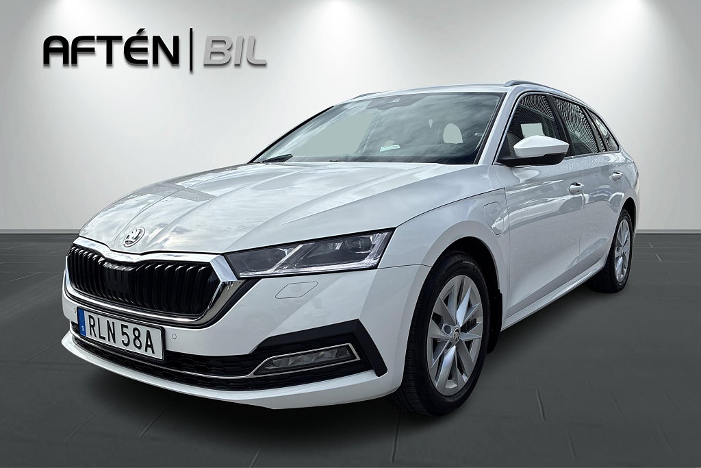 Skoda Octavia iV Style Plug-in Hybrid | Dragkrok, Värmare, Carplay 