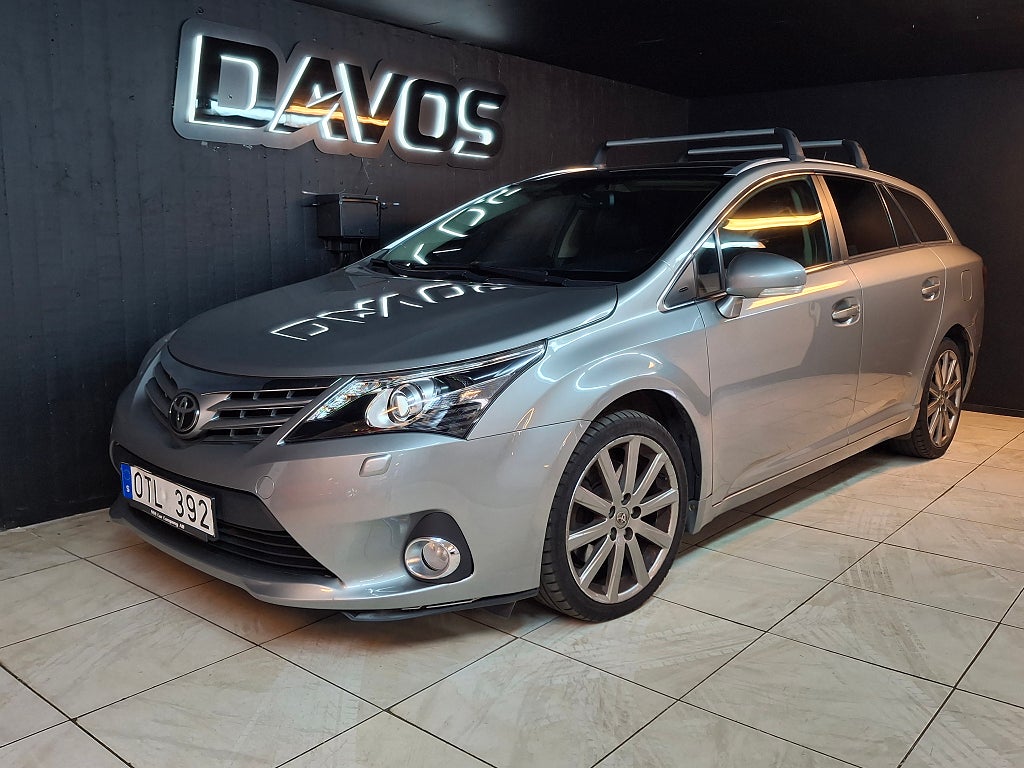 Toyota Avensis Kombi 2.2 D-4D Executive DRAG GPS BAKKAMERA PANORAMA