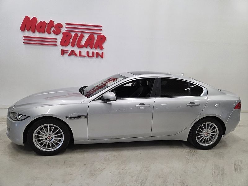 Jaguar XE 2,0T 200 Hk Automat Full Utrustad