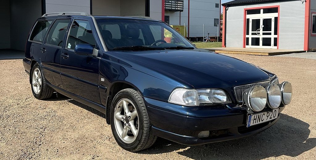 Volvo V70 2.5 T AWD 7700MIL**  1 ÄGARE SEDAN NY //Dragkrok 