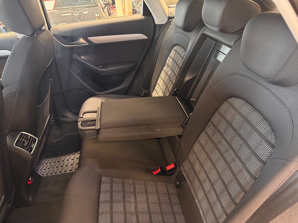 Audi Q3 2017 - miniatyr 35