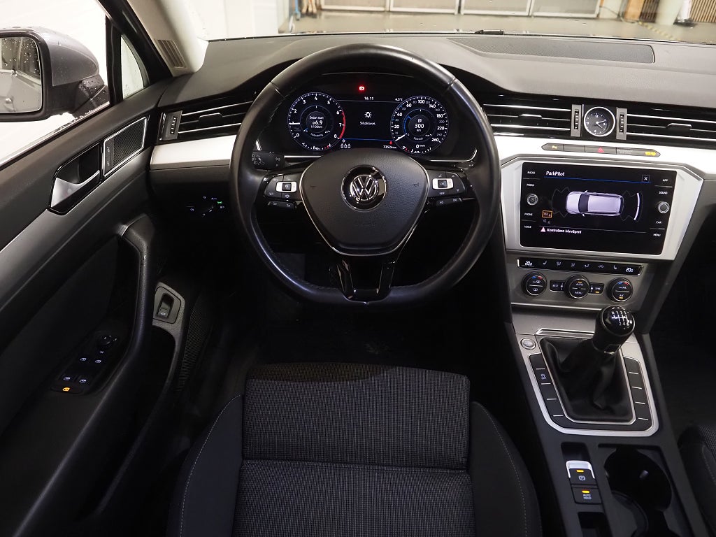 Volkswagen Passat SC 1.5 TSI 150hk Cockpit P-Sensorer 2019