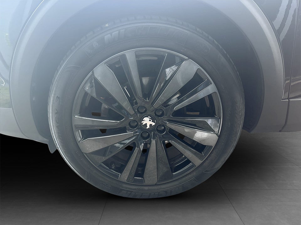 Bild på Peugeot 5008 GT+ 1.2 PT 130hk Aut 7-SITS B-KAMERA CARPLAY