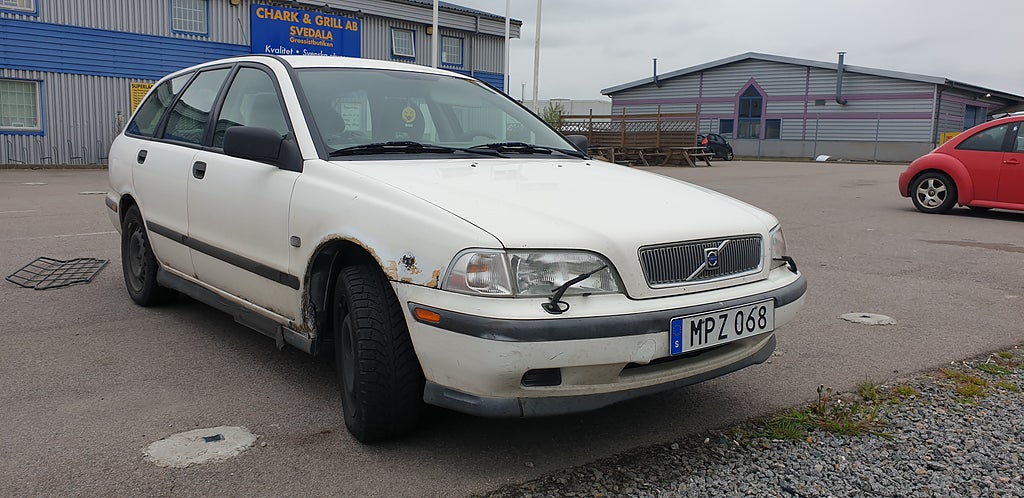 Volvo V40 1.6 105hk