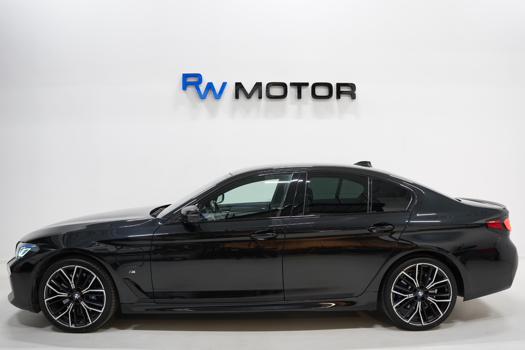 BMW 545 2021, kuva 5/64