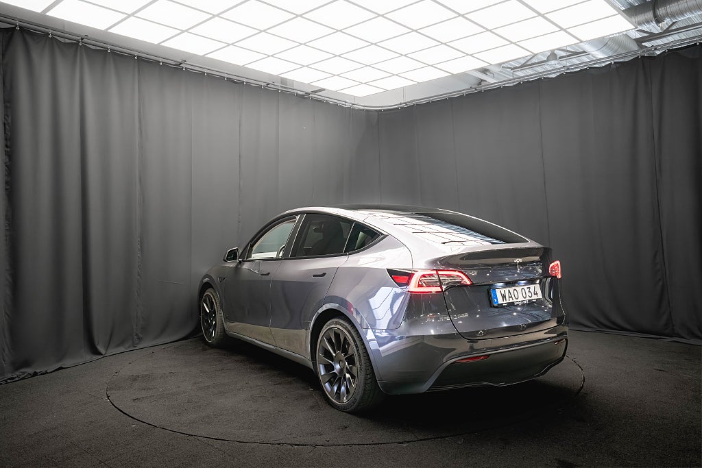 Tesla Model Y Standard Range RWD 20'' DRAG PANO LÄDER 1-ÄGARE MOMS