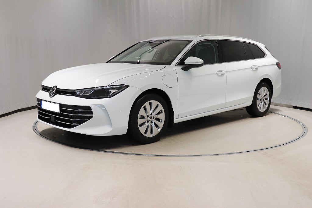 Volkswagen Passat eHybrid 1.5 TSI 204Hk Drag Nav Kamera Demo