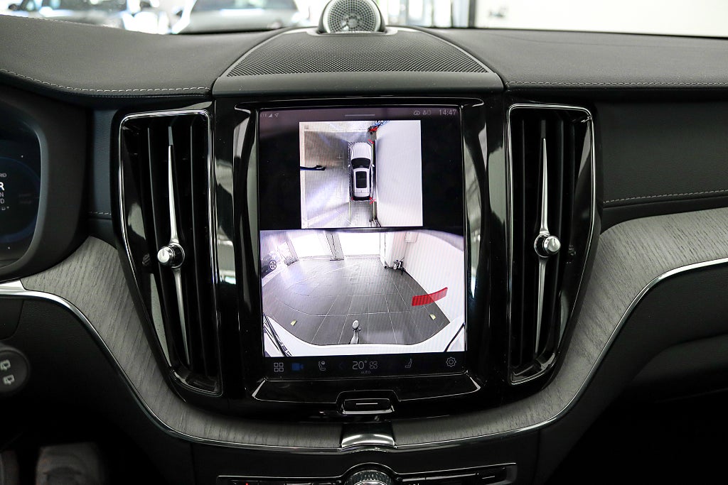 Volvo XC60 Recharge T8 AWD Ultra Dark B&W Pano Drag MOMS