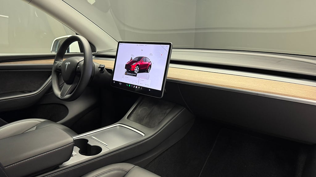 Tesla Model Y 2024 - miniatyr 8