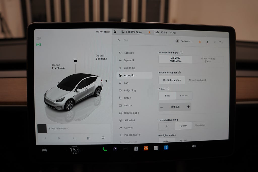 Tesla Model Y Standard Range 299hk / Dragkrok / En ägare
