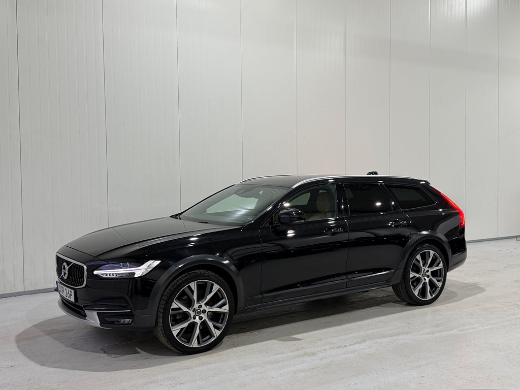 Volvo V90 Cross Country D4 AWD Harman/Kardon Värmare Skinn VOC Drag kamera Blis
