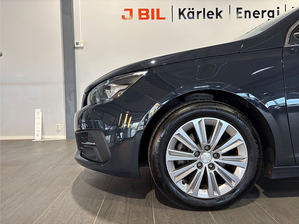 Bild på Peugeot 308 5D Allure 1.2 PT 130hk - CARPLAY, BACKSENSORER