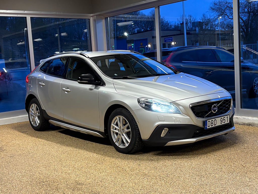 Volvo V40 Cross Country D3 Geartronic Summum 150 HK Adaptiv Blis B-Kamera