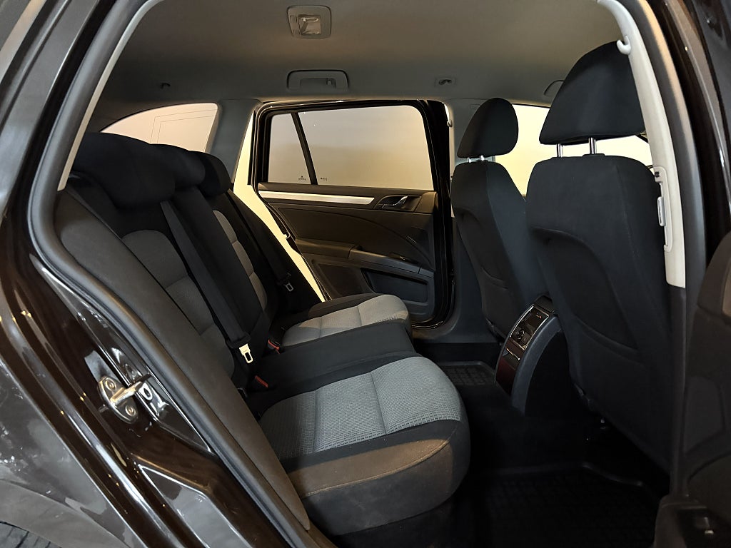 Skoda Superb Kombi 2.0 TDI 4x4 Ambition DRAG NYKAMREM MOTORVÄRMARE