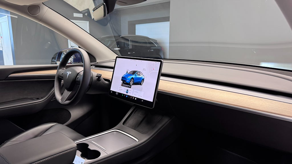 Tesla Model Y 2022 - miniatyr 7
