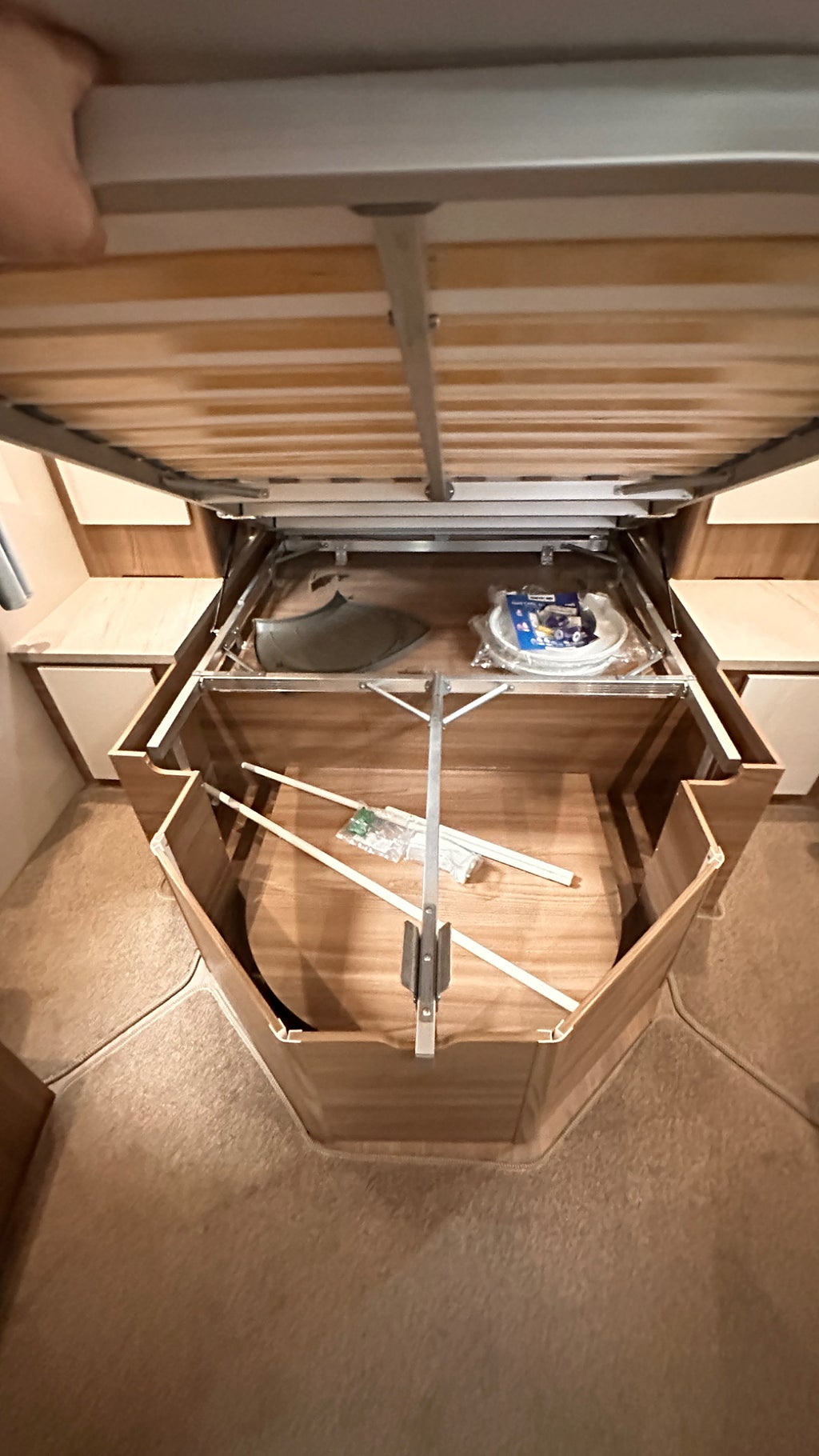 Swift 794 QB Toscane 150HK, Dubbelsäng, 1 ägare thumbnail