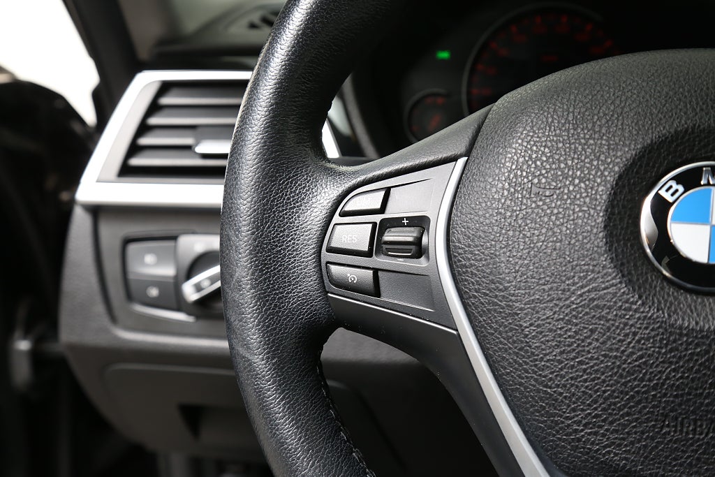 BMW 320 i xDrive 184hk Sport line Touring Aut Dragkrok 2019