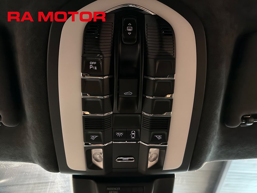 Porsche Macan Turbo 400hk |Sport Chrono|Pano|Bose|PDLS+|Värmare| 2018