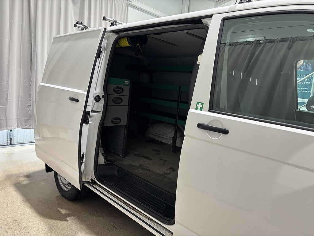 Volkswagen Transporter T30 2.0 TDI BMT 4Motion BKam Drag Värmare Moms
