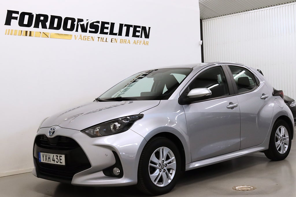 Toyota Yaris Hybrid CVT Active CarPlay B-kamera V-hjul 116hk
