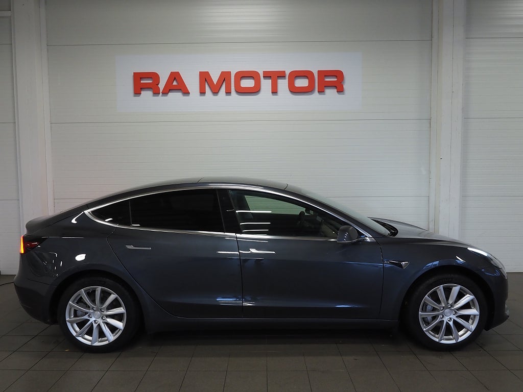 Tesla Model 3 Standard Range Plus Dragkrok Pano Kamera Navi Läder 2019