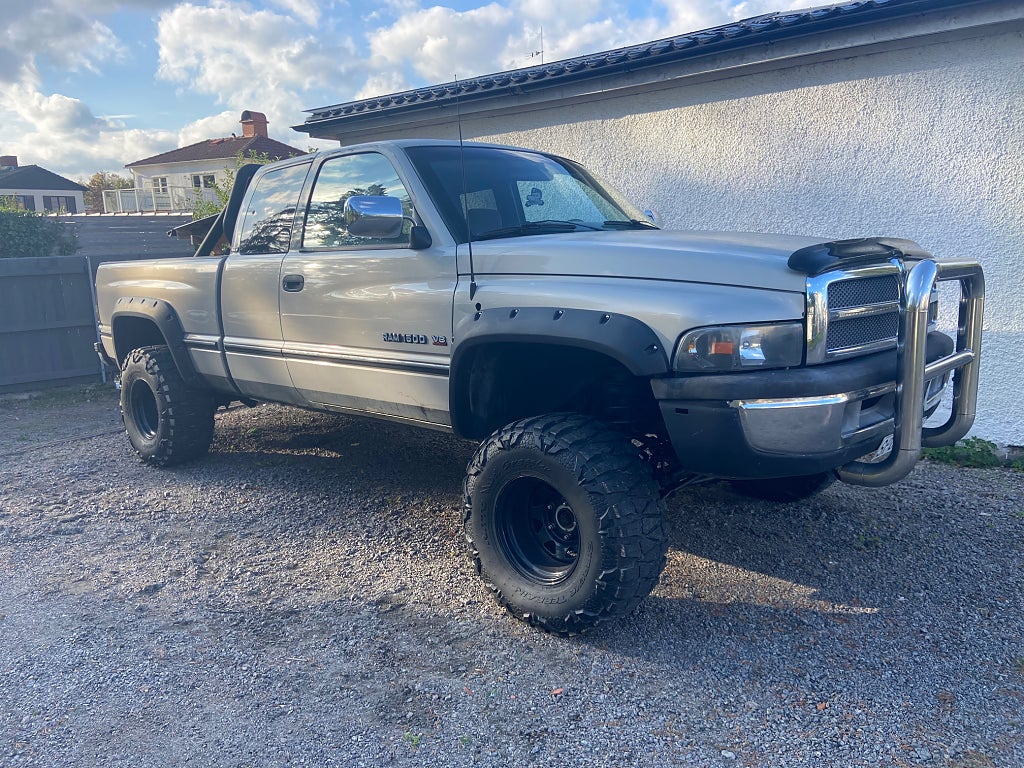 Dodge RAM 1500 1500 Extended Cab 5.2 V8 4WD 6-sits byte/avbet