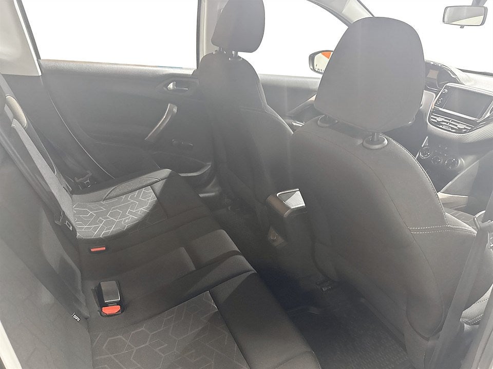 Bild på Peugeot 2008 Active 1.2 PT 110hk - FARTHÅLLARE, LÅG SKATT!