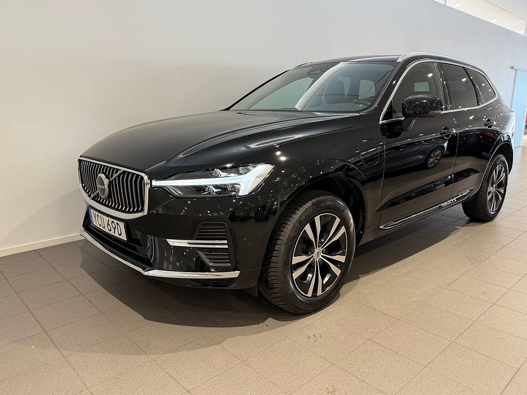 Volvo XC60 Recharge T6 Core Edition / Panoramatak / Dragk...