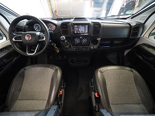 Husbil-halvintegrerad Adria Matrix 670 SL 6 av 23