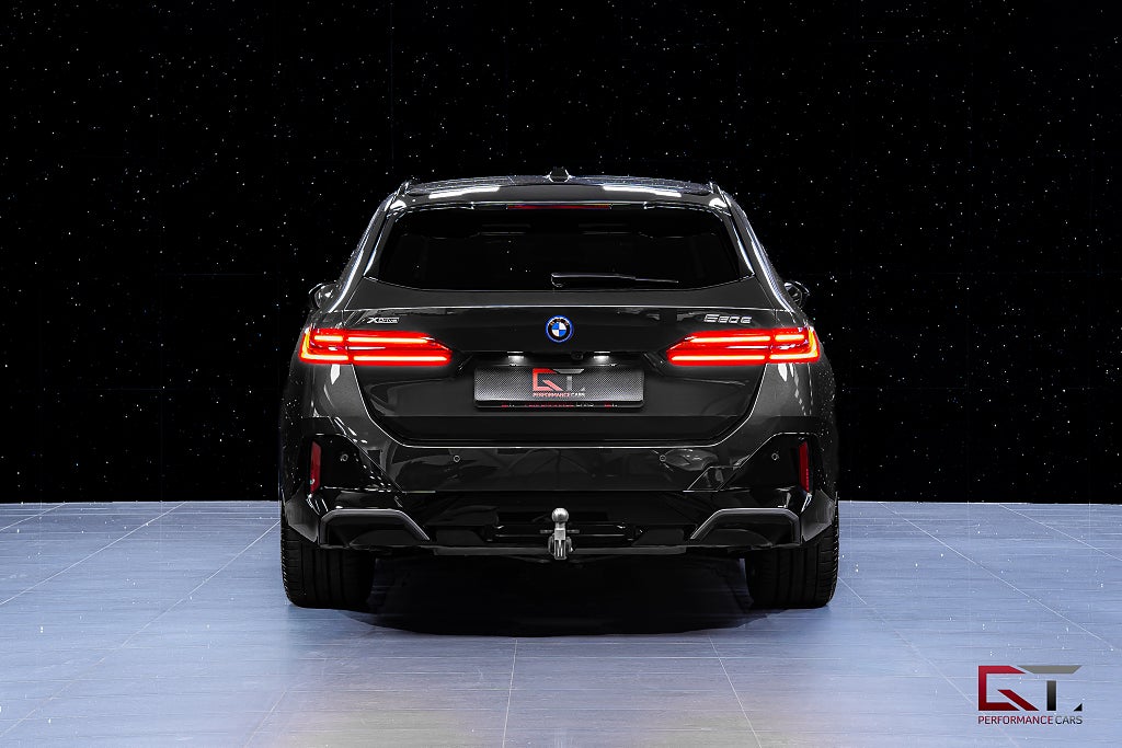 BMW 550e Touring M-Sport Pro MOMS Pano 21" B&W Carbon Drag DAP