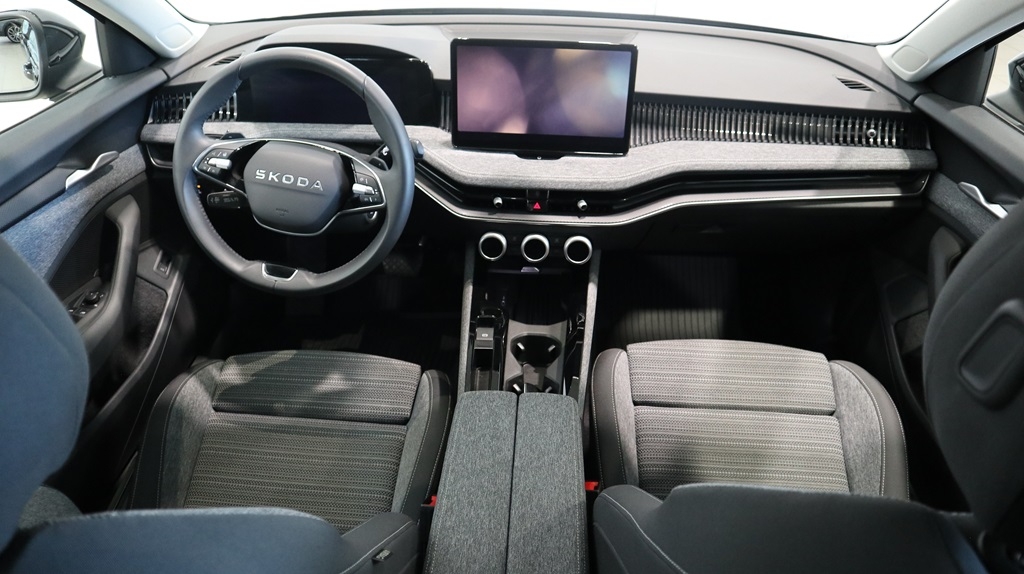 Skoda Superb 2025, bild 4/10
