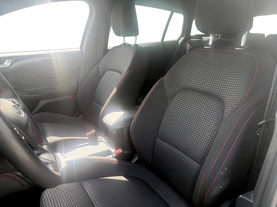 Bild på Ford Focus Business ST-Line Kombi 1.0 EcoBost 155hk Aut B-KAMERA