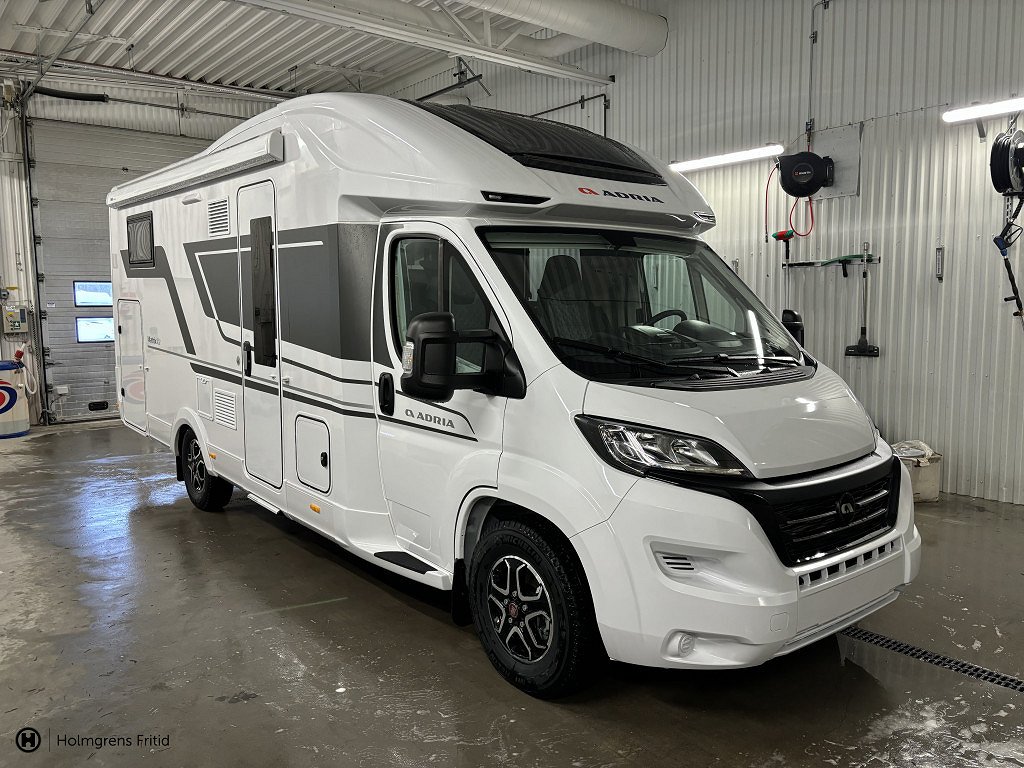 Adria Matrix Plus 670 SL 2,2 140HP 43H - 5 Bältesplatser