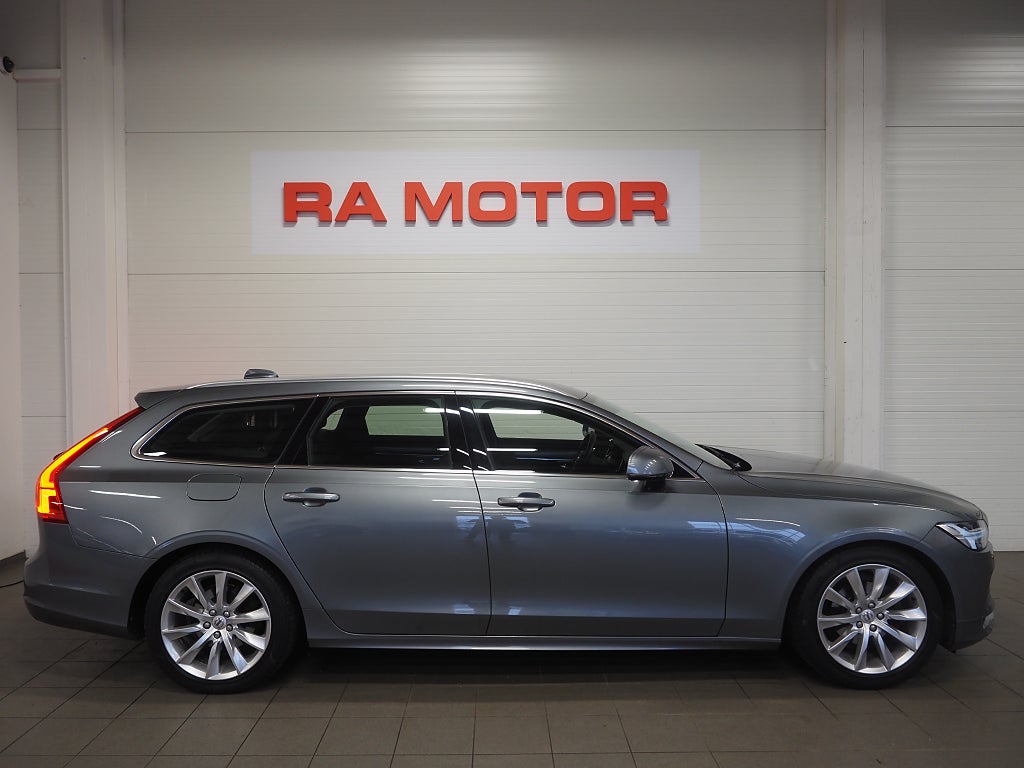 Volvo V90 D4 AWD 190hk Geartronic Momentum SE II | D-värm | Keyless | 2020