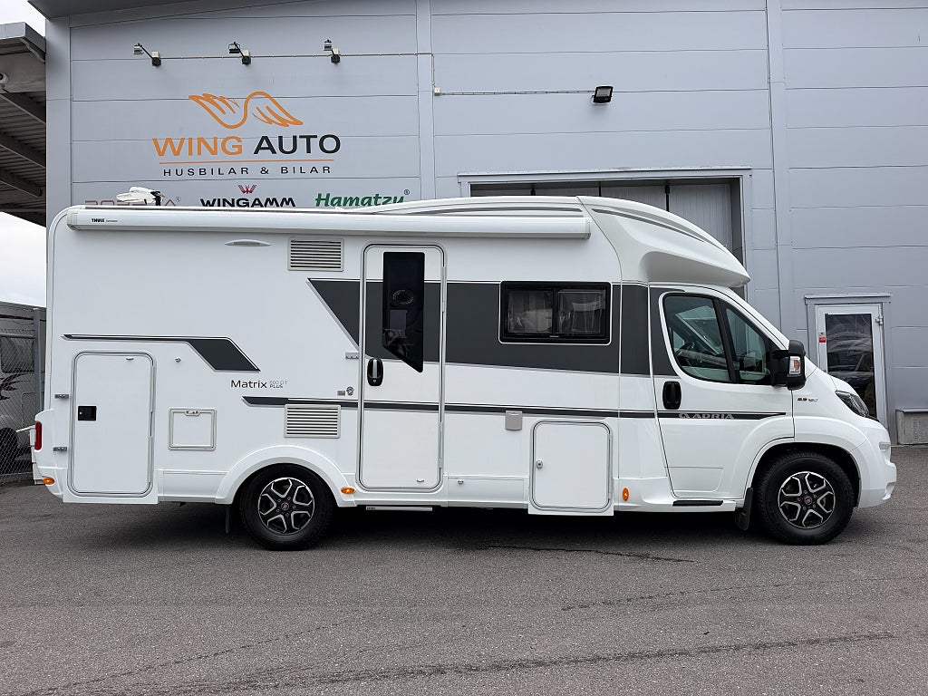 Adria MATRIX 600 DT Plus! 160HK Automat! Stor soffa & lounge! 6,99m! S